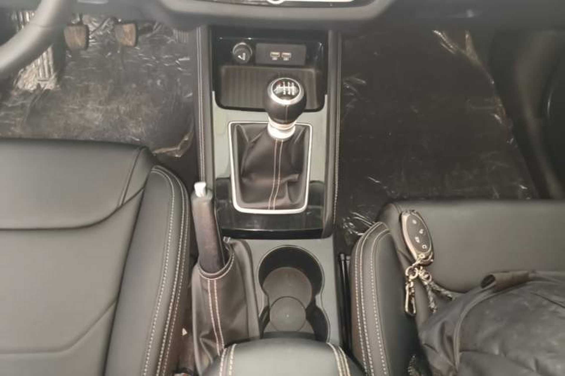 Used BYD Song 2020 Classic Edition 1.5T Manual Luxury Model Gear Lever