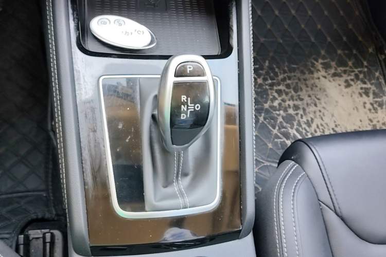 Used BYD Song 2020 Classic Edition 1.5T Automatic Elite Model Gear Lever