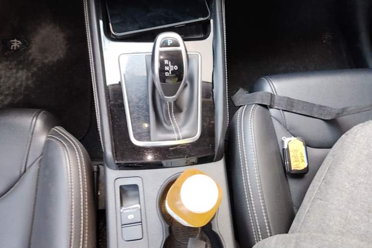 Used BYD Song 2020 Classic Edition 1.5T Automatic Elite Model Gear Lever