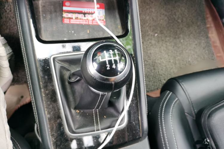 Used BYD Song 2020 Classic Edition 1.5T Manual Luxury Model Gear Lever