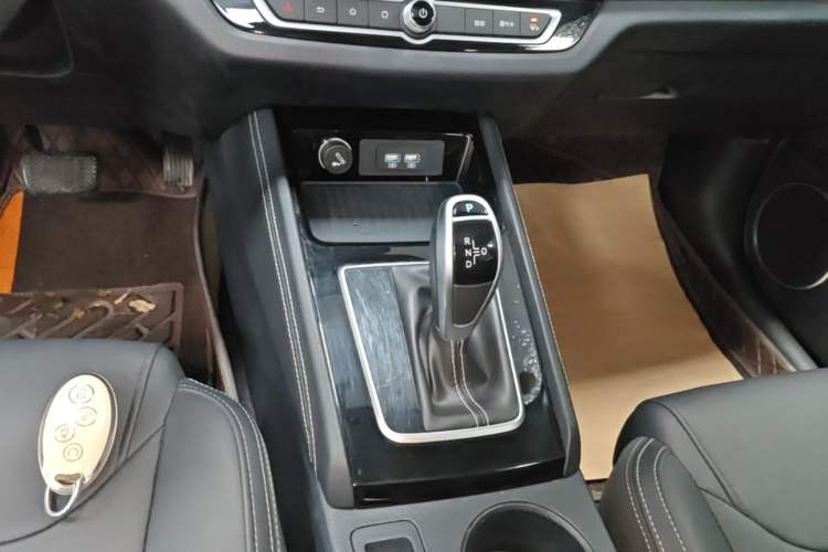 Used BYD Song 2020 Classic Edition 1.5T Automatic Elite Model Gear Lever