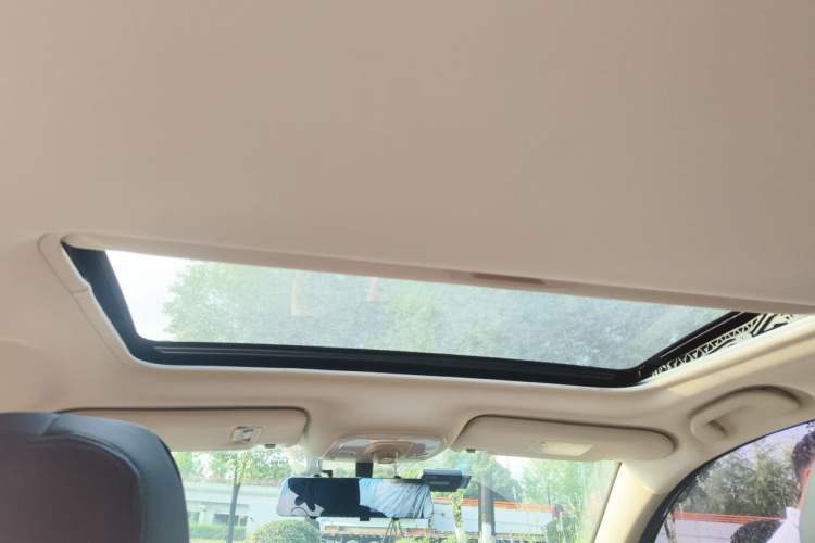 Used BYD Song 2020 Classic Edition 1.5T Manual Luxury Model Headliner