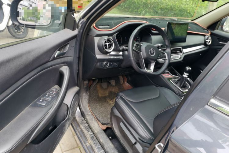 Used BYD Song 2020 Classic Edition 1.5T Manual Luxury Model Interior 3