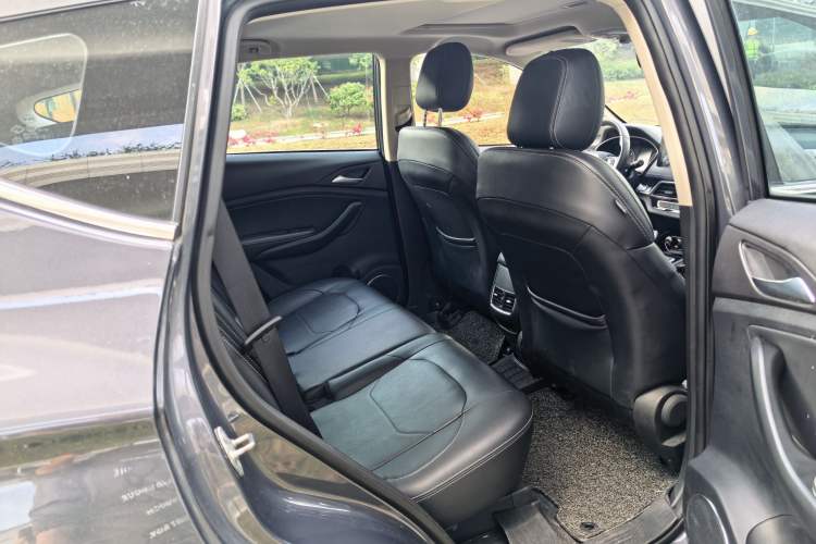 Used BYD Song 2020 Classic Edition 1.5T Automatic Elite Model Interior 4