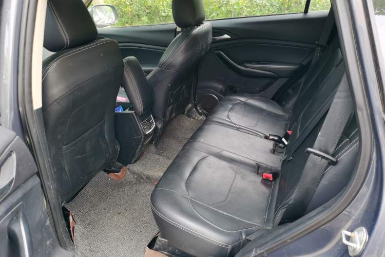 Used BYD Song 2020 Classic Edition 1.5T Manual Luxury Model Interior 4