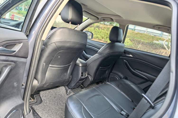 Used BYD Song 2020 Classic Edition 1.5T Automatic Elite Model Interior 6