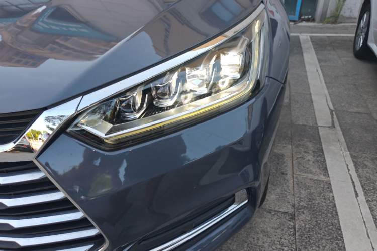 Used BYD Song 2020 Classic Edition 1.5T Automatic Elite Model Left Front Headlight