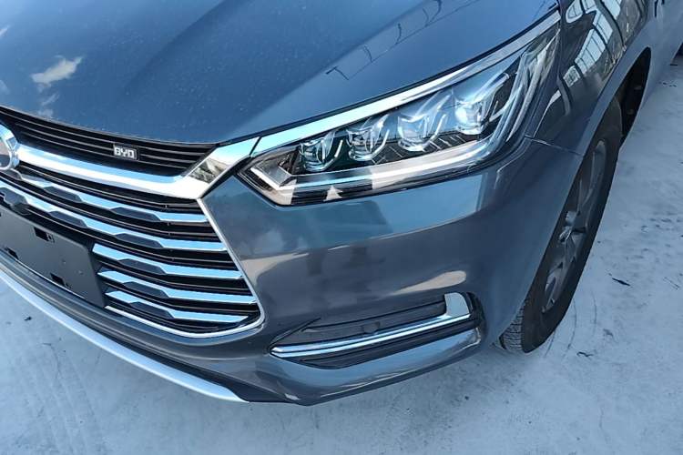 Used BYD Song 2020 Classic Edition 1.5T Automatic Elite Model Left Front Headlight