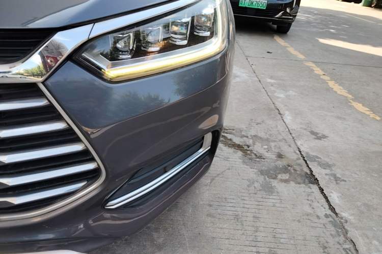 Used BYD Song 2020 Classic Edition 1.5T Automatic Elite Model Left Front Headlight