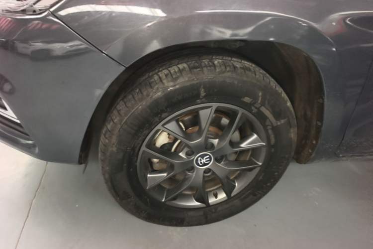 Used BYD Song 2020 Classic Edition 1.5T Automatic Elite Model Left Front Wheel Hub