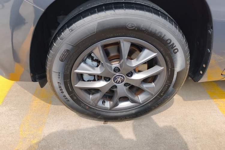 Used BYD Song 2020 Classic Edition 1.5T Automatic Elite Model Left Front Wheel Hub