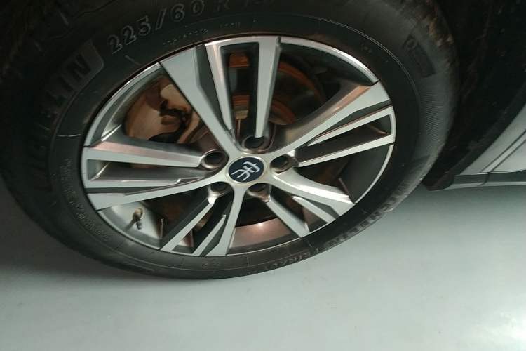 Used BYD Song 2020 Classic Edition 1.5T Automatic Elite Model Left Front Wheel Hub
