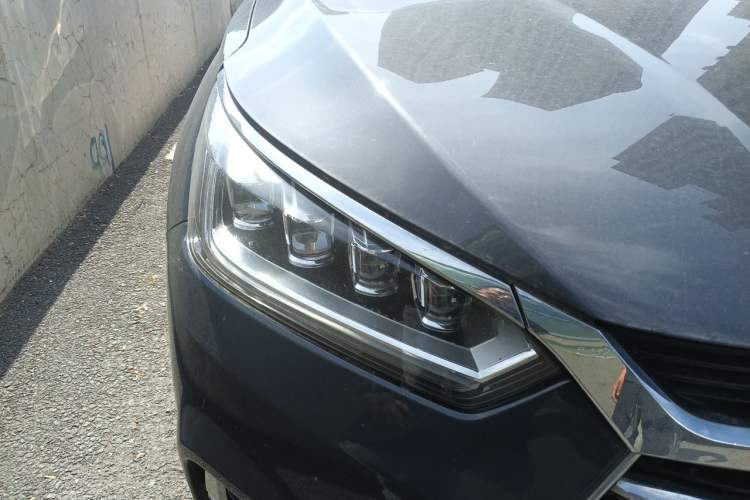 Used BYD Song 2020 Classic Edition 1.5T Automatic Elite Model Right Front Headlight