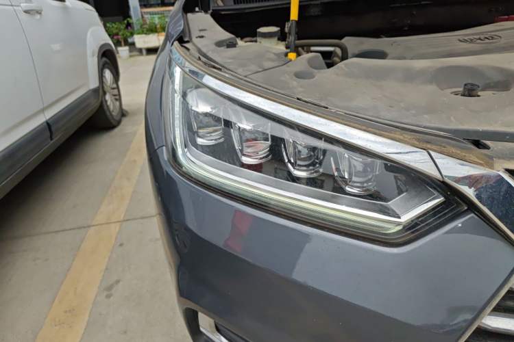 Used BYD Song 2020 Classic Edition 1.5T Automatic Elite Model Right Front Headlight