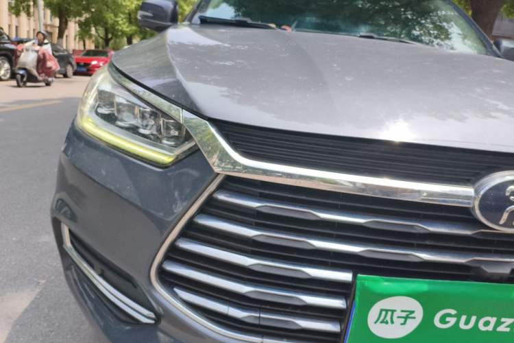 Used BYD Song 2020 Classic Edition 1.5T Automatic Elite Model Right Front Headlight