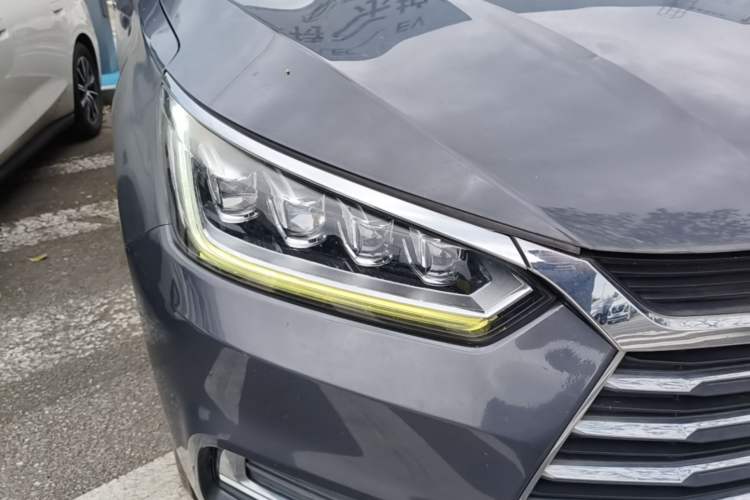 Used BYD Song 2020 Classic Edition 1.5T Automatic Elite Model Right Front Headlight