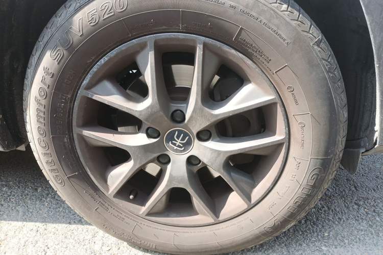 Used BYD Song 2020 Classic Edition 1.5T Automatic Elite Model Right Front Wheel Hub