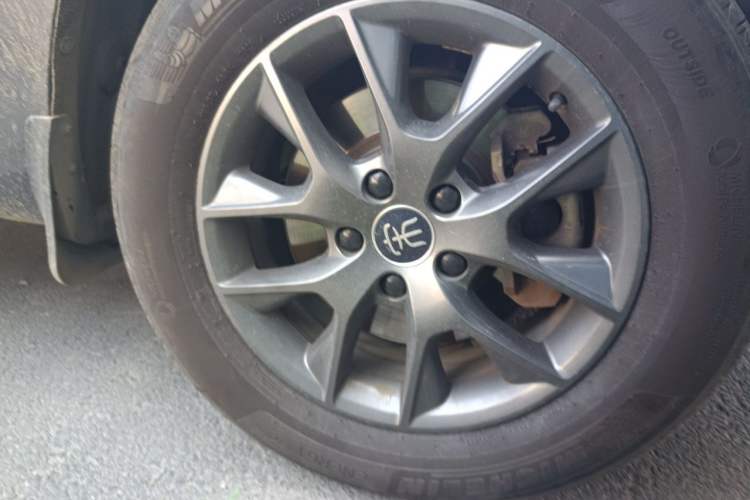 Used BYD Song 2020 Classic Edition 1.5T Automatic Elite Model Right Front Wheel Hub