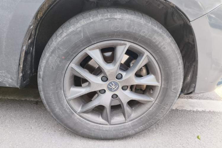 Used BYD Song 2020 Classic Edition 1.5T Automatic Elite Model Right Front Wheel Hub