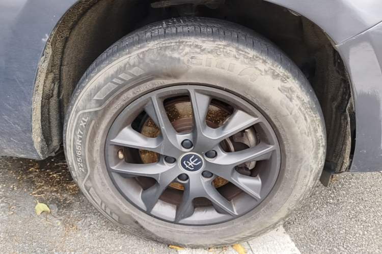 Used BYD Song 2020 Classic Edition 1.5T Automatic Elite Model Right Front Wheel Hub