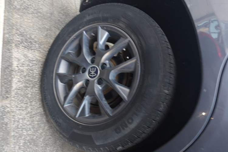 Used BYD Song 2020 Classic Edition 1.5T Automatic Elite Model Right Rear Wheel Hub