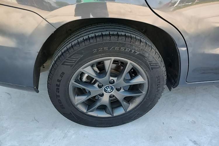 Used BYD Song 2020 Classic Edition 1.5T Automatic Elite Model Right Rear Wheel Hub