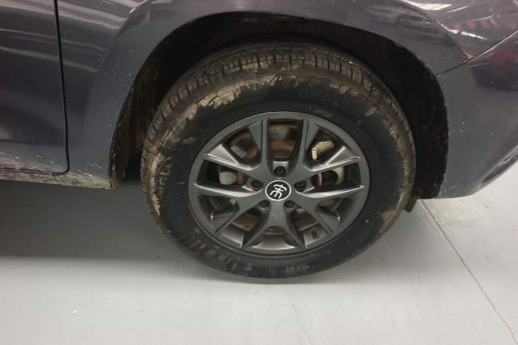 Used BYD Song 2020 Classic Edition 1.5T Automatic Elite Model Right Rear Wheel Hub