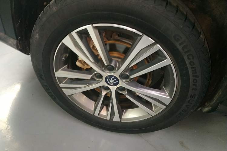Used BYD Song 2020 Classic Edition 1.5T Automatic Elite Model Right Rear Wheel Hub