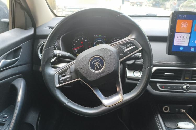 Used BYD Song 2020 Classic Edition 1.5T Automatic Elite Model Steering Wheel
