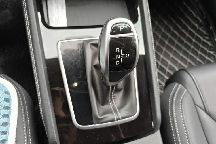 Used BYD Song 2020 Classic Edition 1.5T Automatic Elite Model Gear Lever
