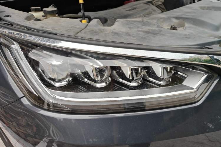 Used BYD Song 2020 Classic Edition 1.5T Automatic Elite Model Right Front Headlight