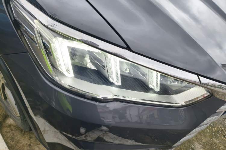 Used BYD Song 2020 Classic Edition 1.5T Automatic Elite Model Right Front Headlight