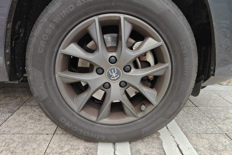 Used BYD Song 2020 Classic Edition 1.5T Automatic Elite Model Right Front Wheel Hub