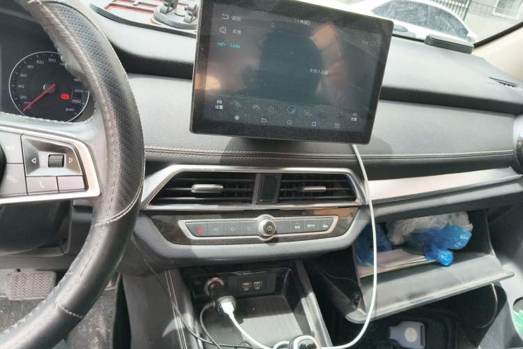 Used BYD Song 2020 Classic Edition 1.5T Automatic Elite Model Audio And AC Panel