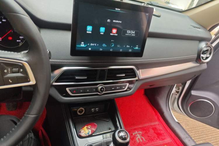 Used BYD Song 2020 Classic Edition 1.5T Manual Luxury Model Audio And AC Panel