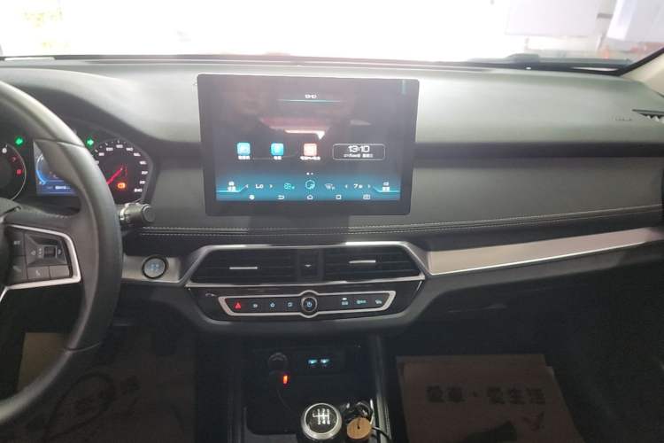 Used BYD Song 2020 Classic Edition 1.5T Manual Luxury Model Audio And AC Panel