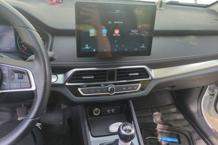 Used BYD Song 2020 Classic Edition 1.5T Manual Luxury Model Audio And AC Panel