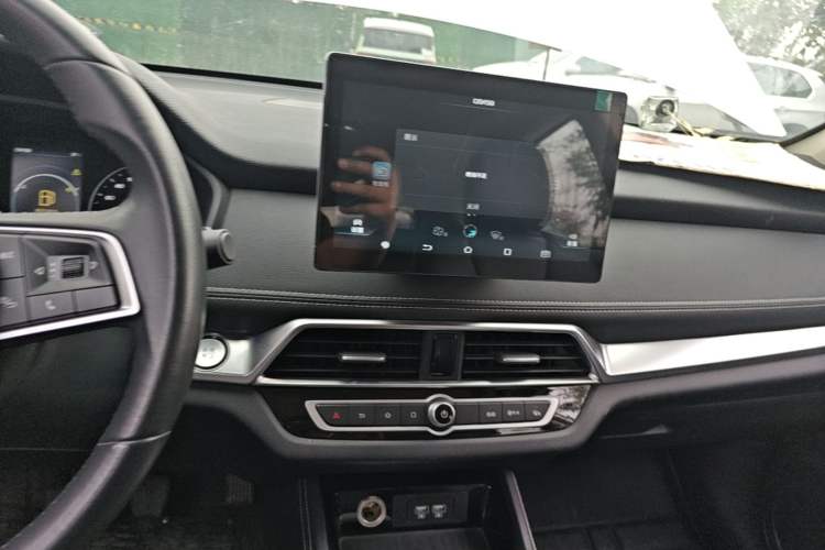 Used BYD Song 2020 Classic Edition 1.5T Manual Luxury Model Audio And AC Panel