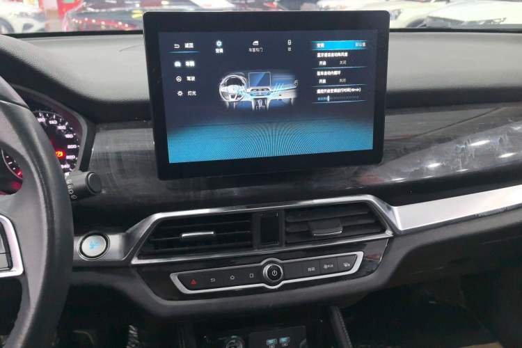 Used BYD Song 2020 Classic Edition 1.5T Automatic Elite Model Audio And AC Panel