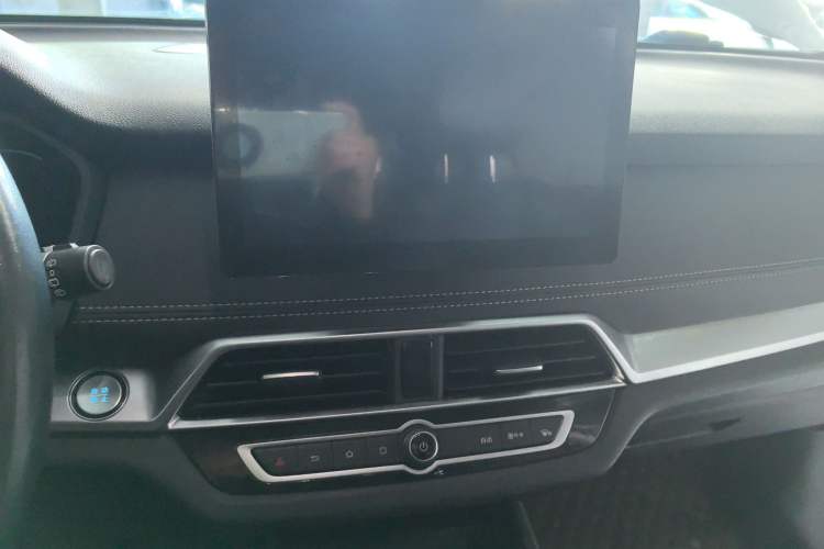 Used BYD Song 2020 Classic Edition 1.5T Automatic Elite Model Audio And AC Panel