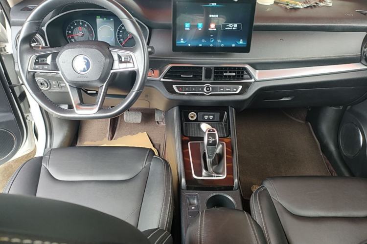 Used BYD Song 2020 Classic Edition 1.5T Automatic Elite Model Center Console