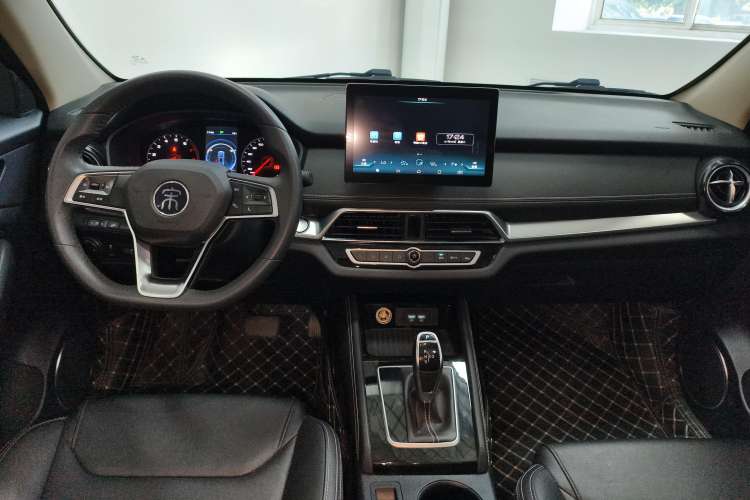 Used BYD Song 2020 Classic Edition 1.5T Automatic Elite Model Center Console