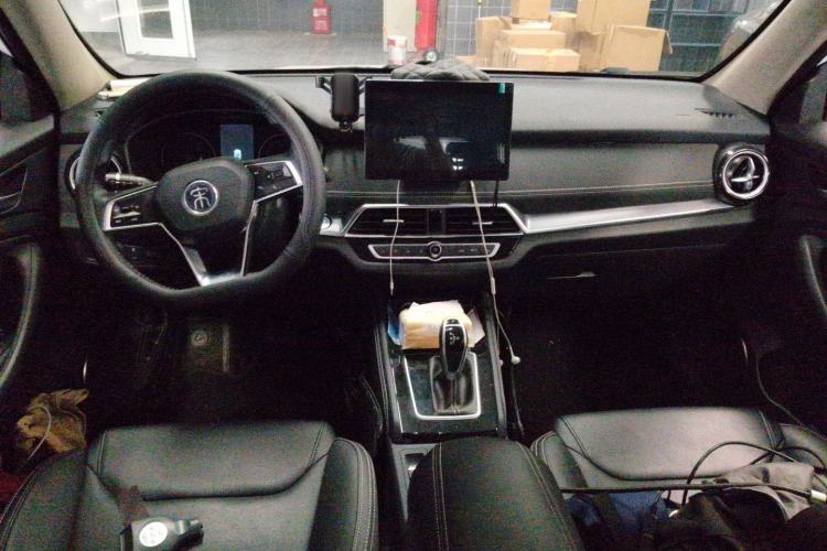 Used BYD Song 2020 Classic Edition 1.5T Automatic Elite Model Center Console