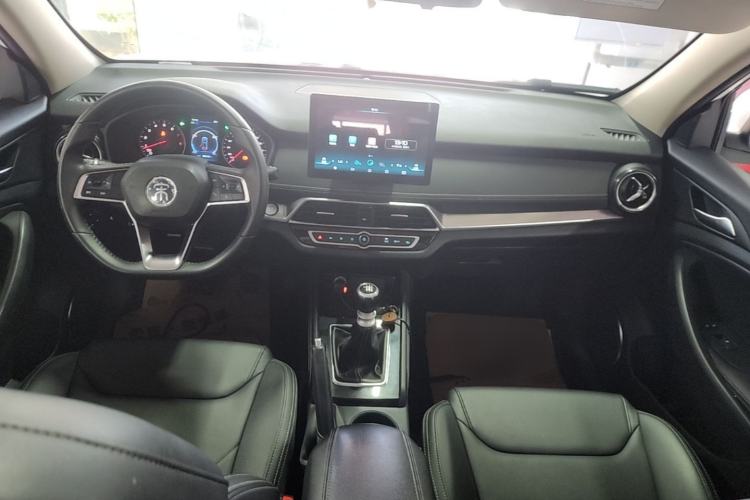 Used BYD Song 2020 Classic Edition 1.5T Manual Luxury Model Center Console
