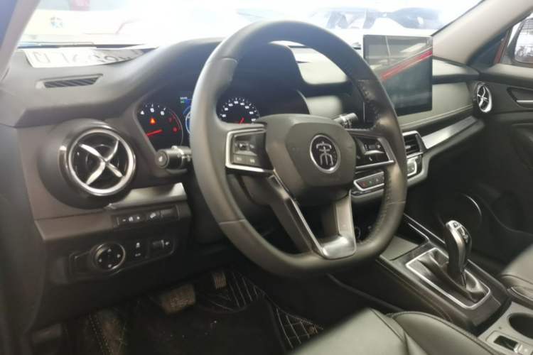 Used BYD Song 2020 Classic Edition 1.5T Automatic Elite Model Center Console
