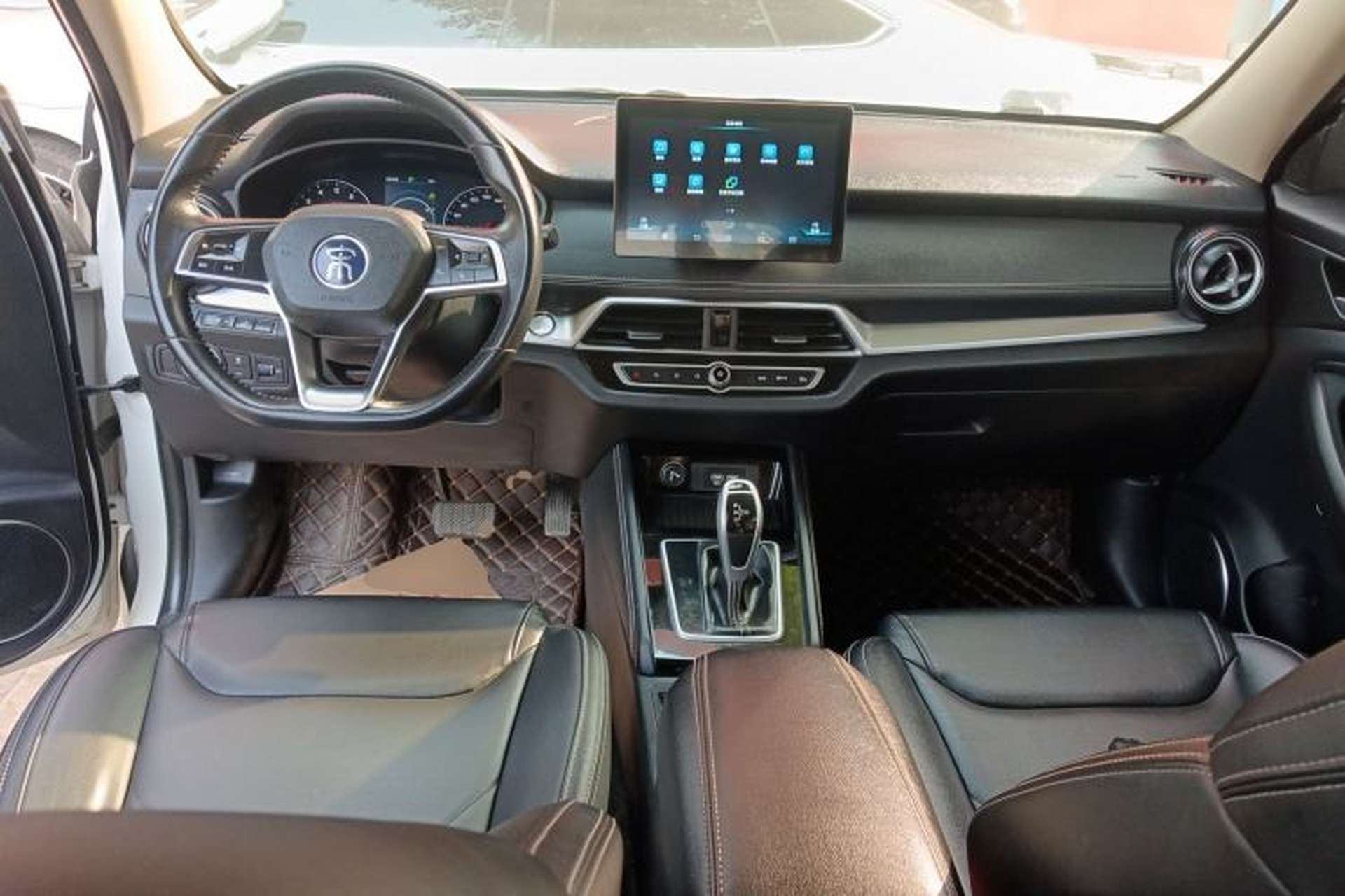 Used BYD Song 2020 Classic Edition 1.5T Automatic Elite Model Center Console