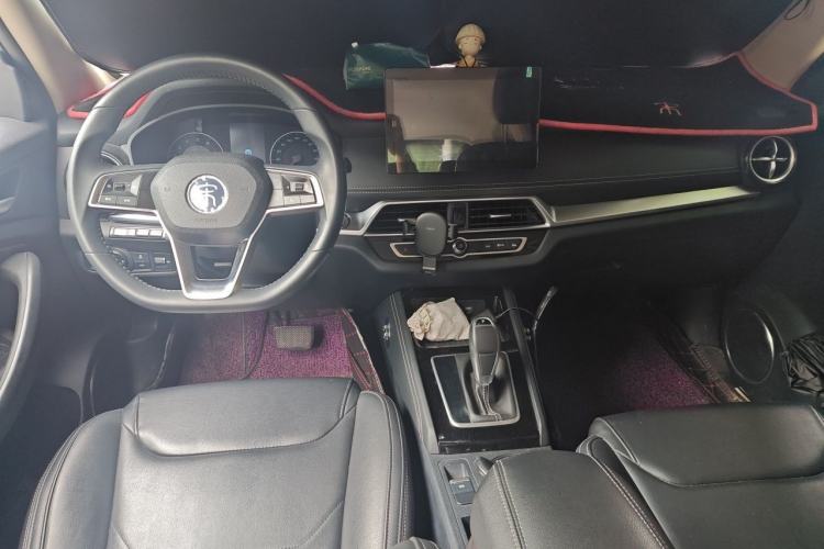 Used BYD Song 2020 Classic Edition 1.5T Automatic Elite Model Center Console