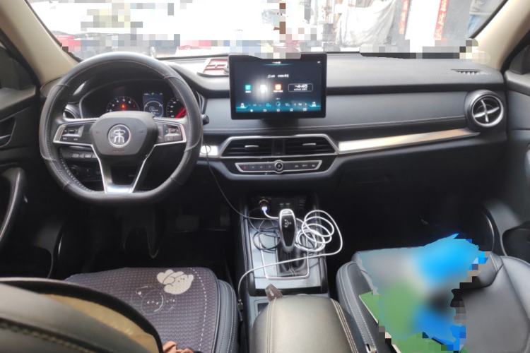 Used BYD Song 2020 Classic Edition 1.5T Automatic Elite Model Center Console