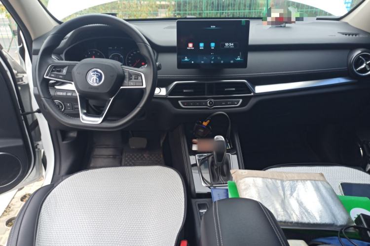 Used BYD Song 2020 Classic Edition 1.5T Automatic Elite Model Center Console