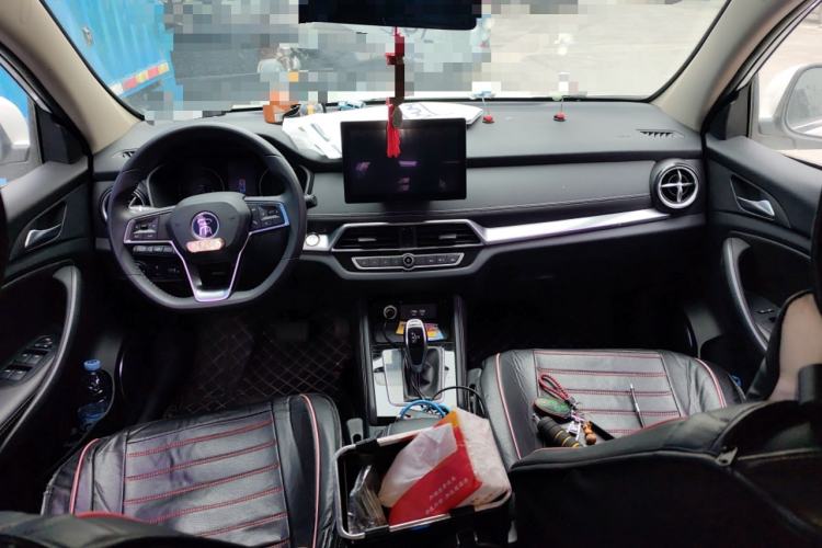 Used BYD Song 2020 Classic Edition 1.5T Automatic Elite Model Center Console
